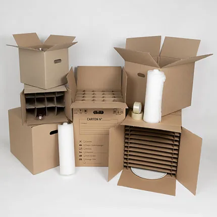 Cartons de déménagement, papier bulle et ruban adhésif